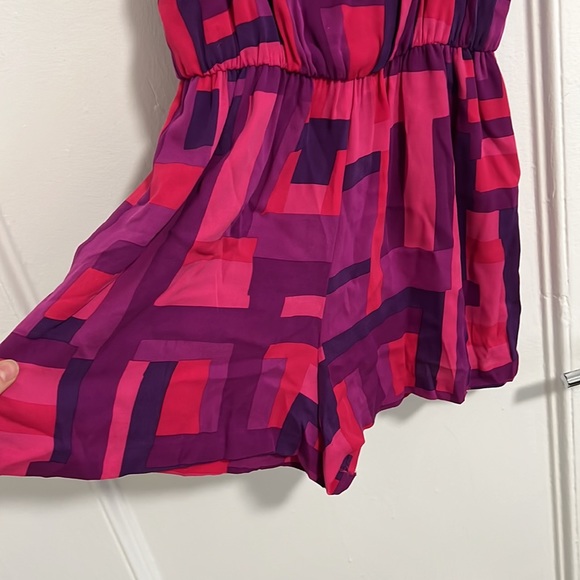 Alice + Olivia mod print silk romper - Picture 6 of 7